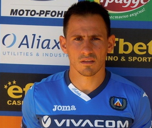 Живко Миланов подписва с АПОЕЛ Никозия