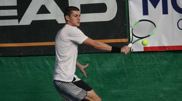 Алекс Лазаров продължава с победите в Белград