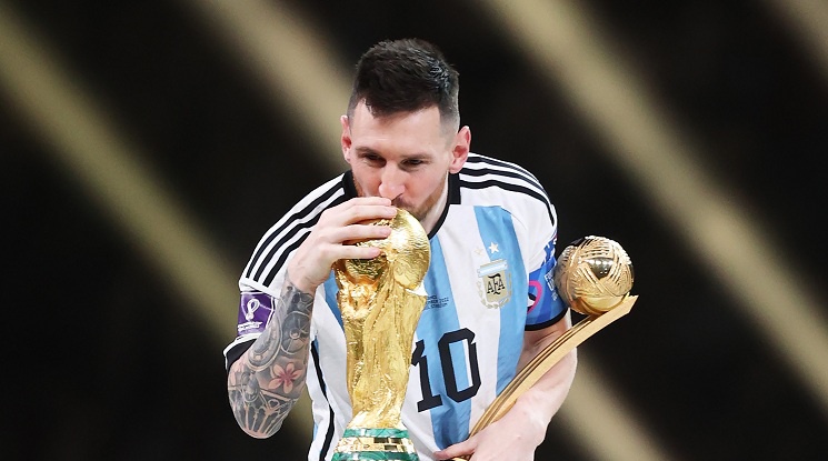 Останаха ли съмнения кой е най-великият в историята на футбола след световната титла на Меси с Аржентина? 
